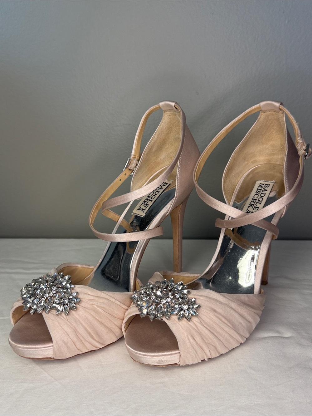 Badgley Mischka Blush Pink Satin Crystal Embellished Heels Size 8